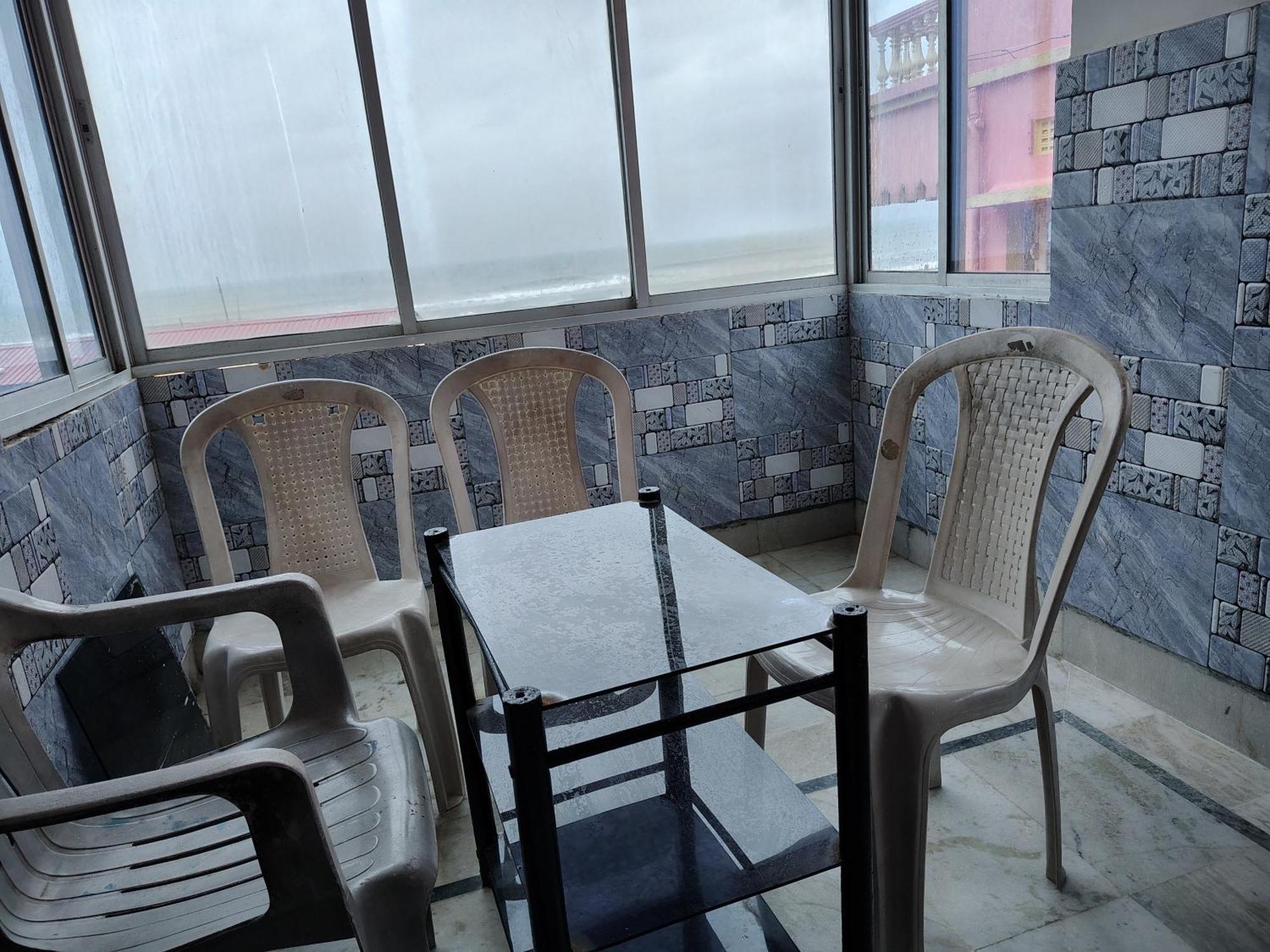 Nirman Beach Homestay Puri Bagian luar foto